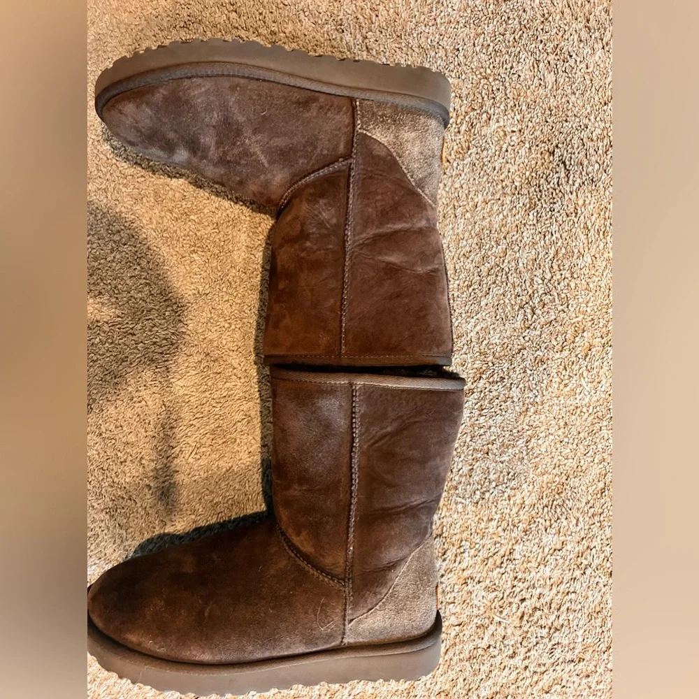 Classic Ugg boots women’s size 10 - Picture 3 of 3